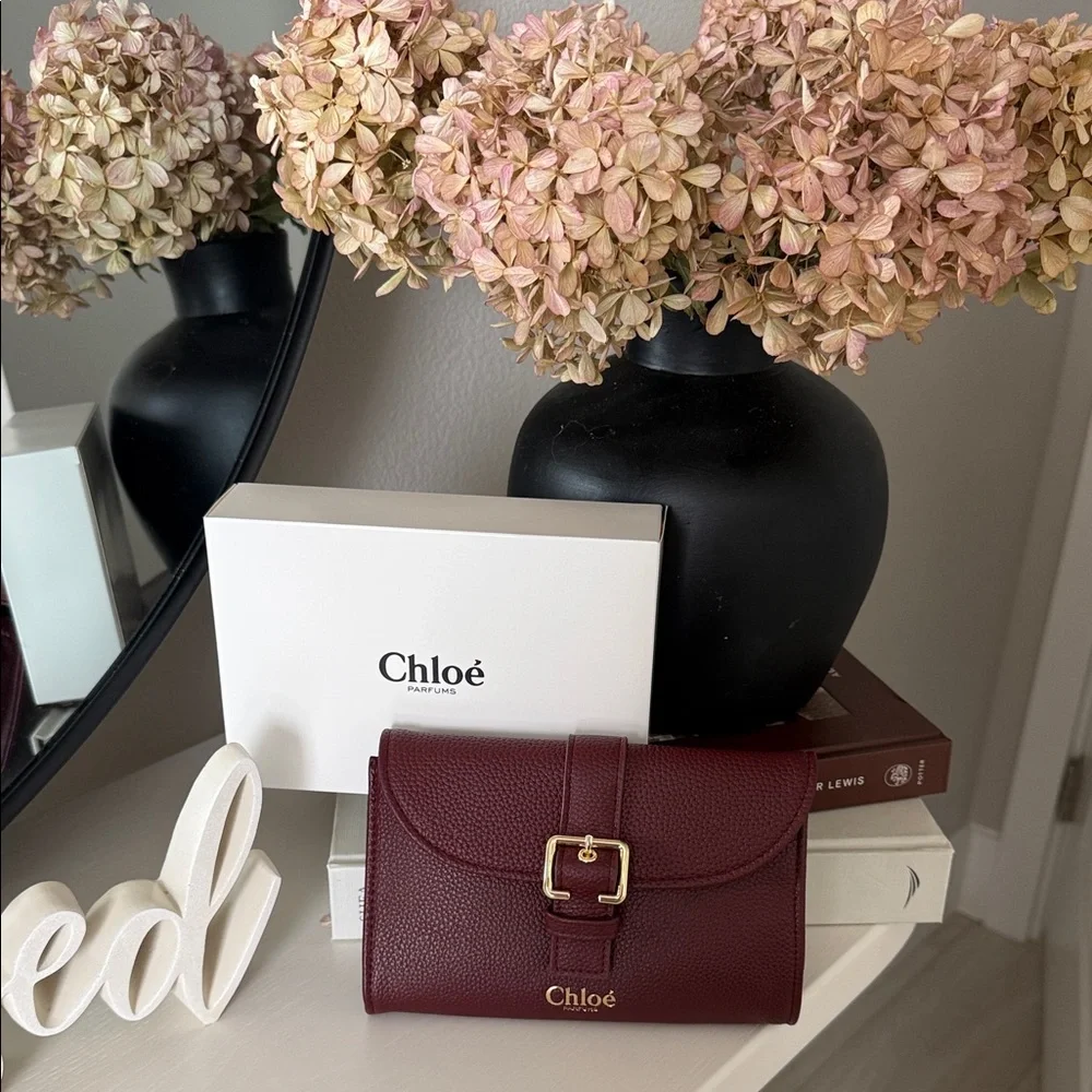 Chloé Parfums Pebbled Burgundy Small clutch with Gold Buckle - Picture 2 of 8